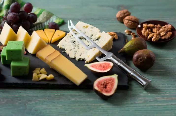 En kniv för ost (33 bilder): en uppsättning ostknivar för skärning, modeller med två handtag. Hur man använder professionella ostknivar? 25944_8