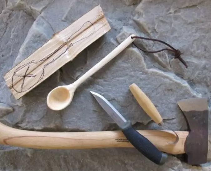 ¿Cómo hacer una cuchara de madera? 22 FOTOS DE FABRICACIÓN DE Fabricación de una cuchara para comida y protección de cucharas en el torno en casa. ¿Qué debería estar cubierto? ¿Cómo y qué pintar? 25956_3
