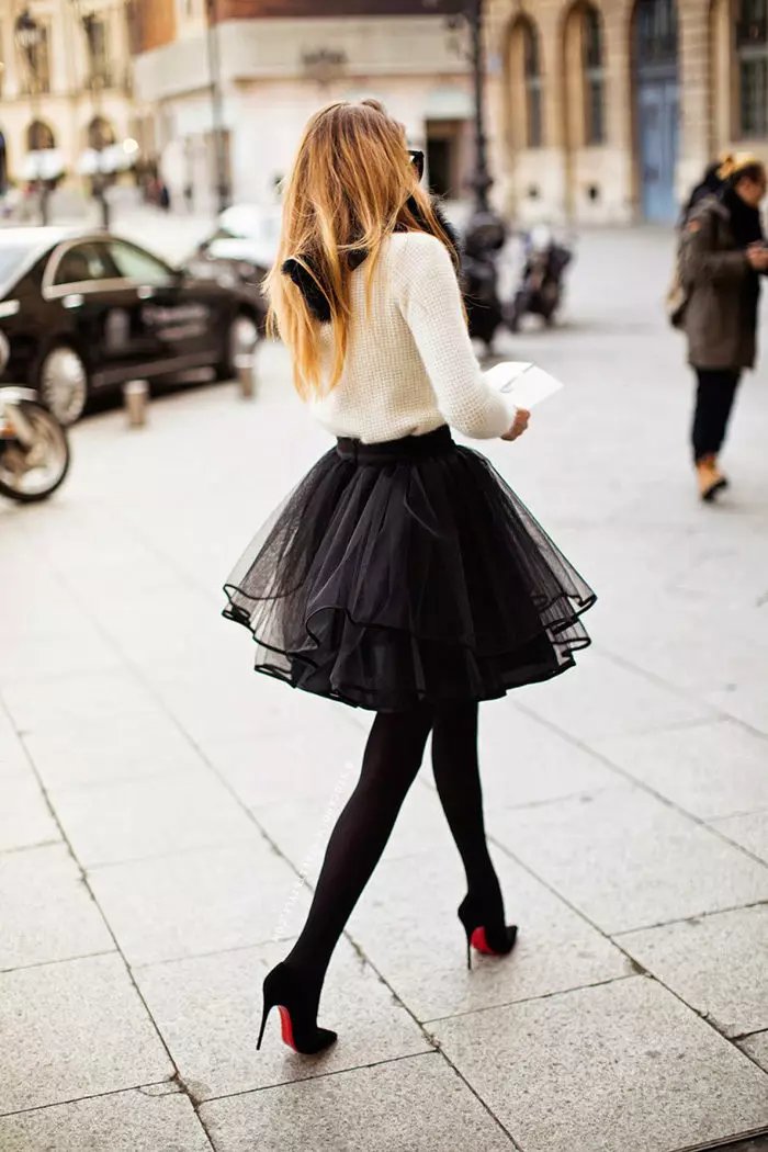 Черни обувки (110 снимки): Какво да носят красиви женски обувки в черно, как да се комбинират дънки с тях, чорапи, чорапи 2596_16