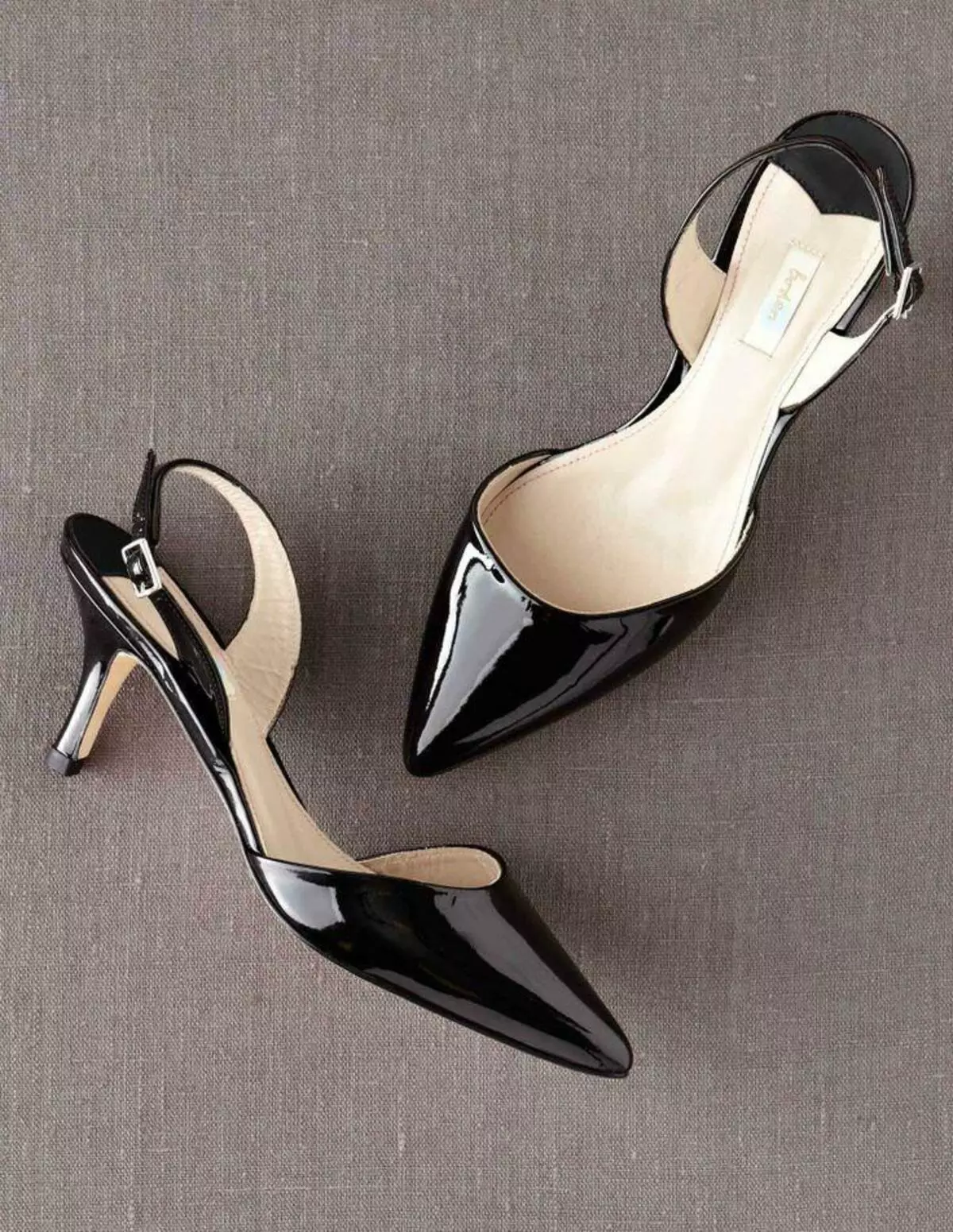 Chaussures noires (110 photos): Que porter de belles chaussures féminines en noir, comment combiner des jeans avec eux, bas, chaussettes 2596_41