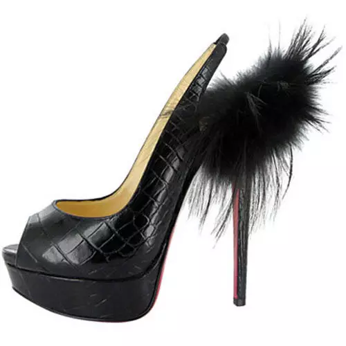 سیاہ جوتے (110 تصاویر): سیاہ میں خوبصورت خواتین کے جوتے پہننے کے لئے، ان کے ساتھ جینس کو یکجا کرنے کے لئے کس طرح، جرابیں، جرابیں 2596_51