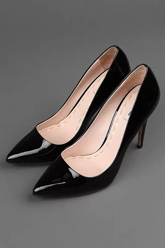 Черни обувки (110 снимки): Какво да носят красиви женски обувки в черно, как да се комбинират дънки с тях, чорапи, чорапи 2596_59