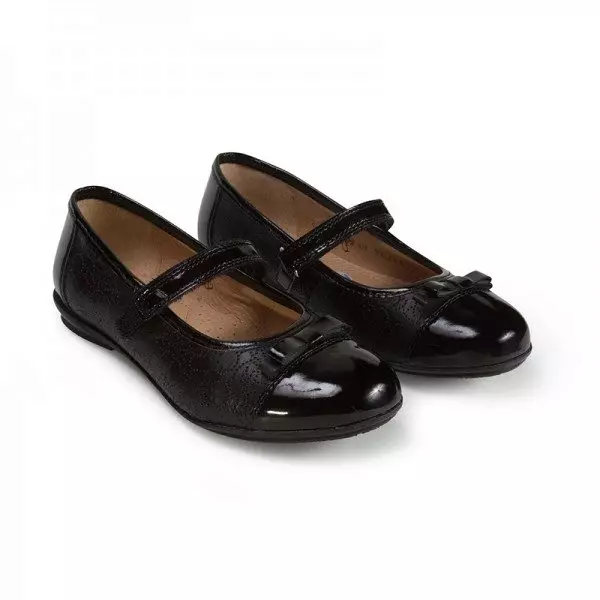 Черни обувки (110 снимки): Какво да носят красиви женски обувки в черно, как да се комбинират дънки с тях, чорапи, чорапи 2596_70