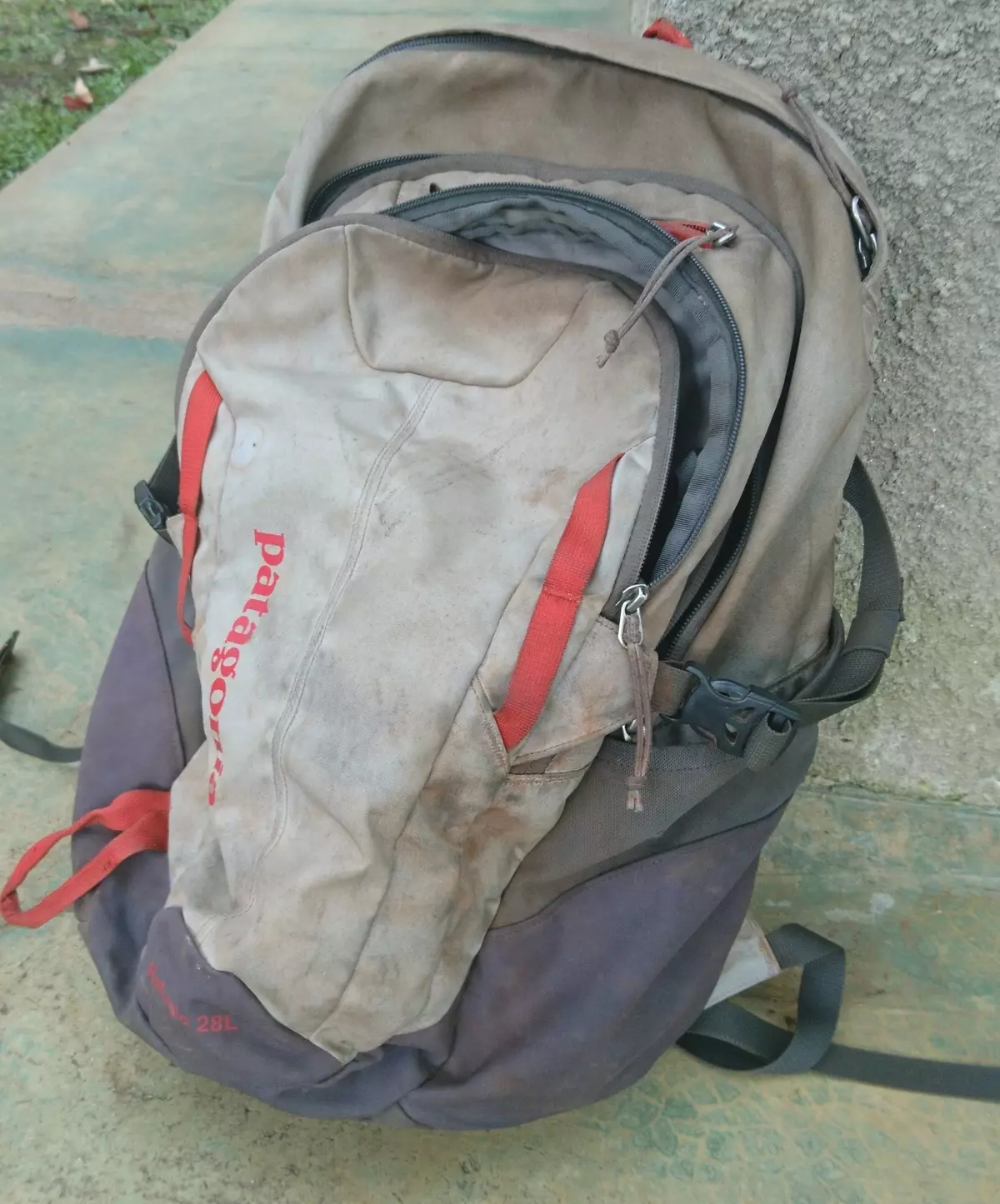 Giunsa paghugas ang usa ka backpack? Mahimo ba ako manglaba sa usa ka makinang panghugas? Giunsa nga limpyohan ang backpack sa eskuylahan nga adunay usa ka lig-on nga bayanan sa balay? 2597_14