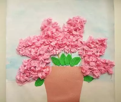 来自餐巾的工艺品：用纸巾用你自己的手制成的应用。如何让秋天的花朵与5-6和7岁儿童？从餐巾和罗文分支的树 25992_18