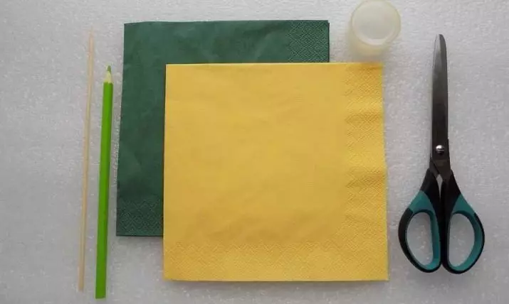 来自餐巾的工艺品：用纸巾用你自己的手制成的应用。如何让秋天的花朵与5-6和7岁儿童？从餐巾和罗文分支的树 25992_60