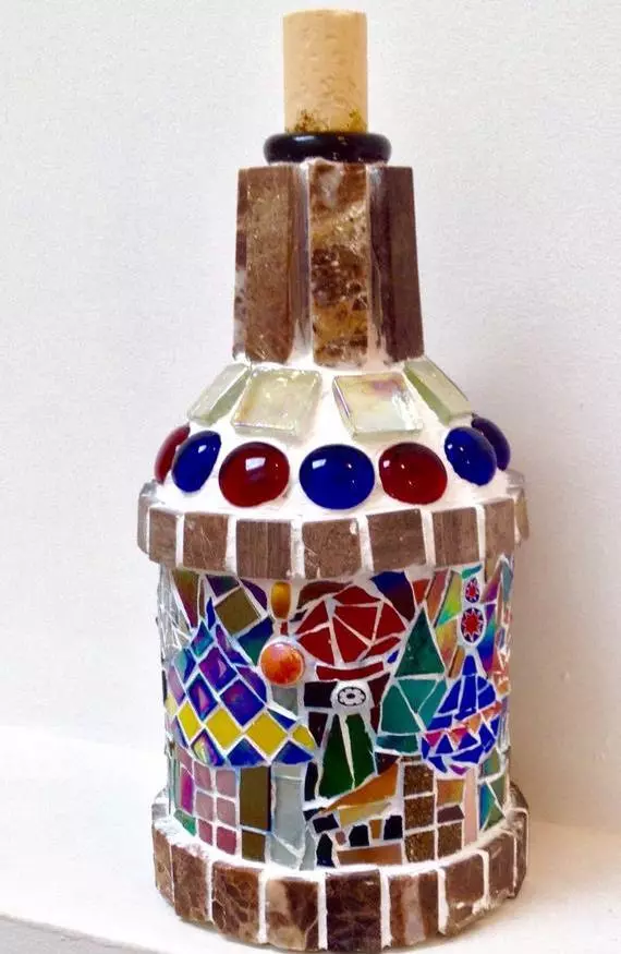 Бутилки декор: красива украса на стъклени бутилки вино със собствените си ръце, украса с канавка и чорапогащи, за мъж и за жена 25995_53