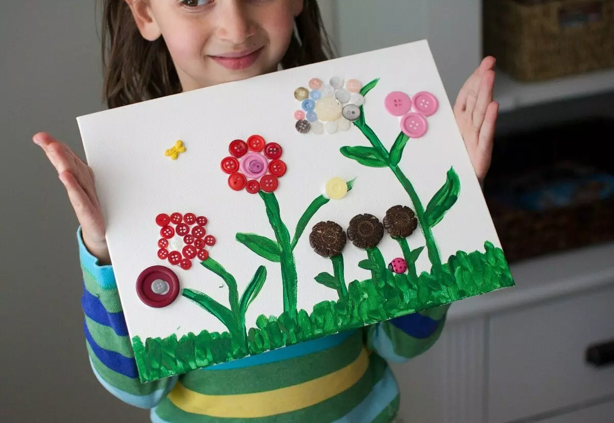 Artisanat de boutons (56 photos): pour les enfants avec appliques leurs propres mains, automne artisanat sur carton pour la maternelle sur les classes de maître, de l'artisanat sur les tissus à la maison