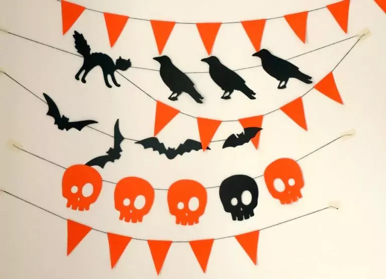 Garlands apie Halloween: Kaip juos padaryti su savo popieriaus rankomis? Garlands, pagamintos iš šikšnosparnių, nuo vaiduoklių ir vorų. Kaip tai padaryti iš kamuoliukų etapais? 26013_10