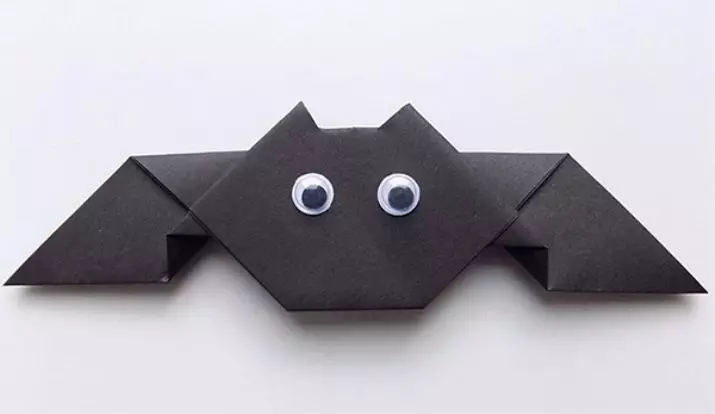 Guirnaldas en Halloween: ¿Cómo hacerlos con tus propias manos de papel? Guirnaldas hechas de murciélagos, de fantasmas y arañas. ¿Cómo hacerlo de las bolas en etapas? 26013_12