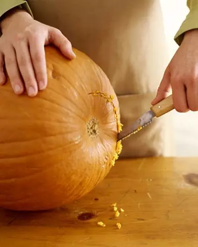 Pumpkin a Halloween (37 fotók): Mi a szimbólum a sütőtök? A legenda arról, hogy miért kezdte szimbolizálni a halloween. Hogyan vágja le? 26014_17