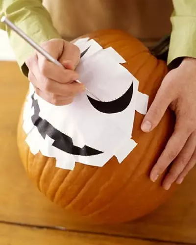 Pumpkin a Halloween (37 fotók): Mi a szimbólum a sütőtök? A legenda arról, hogy miért kezdte szimbolizálni a halloween. Hogyan vágja le? 26014_19