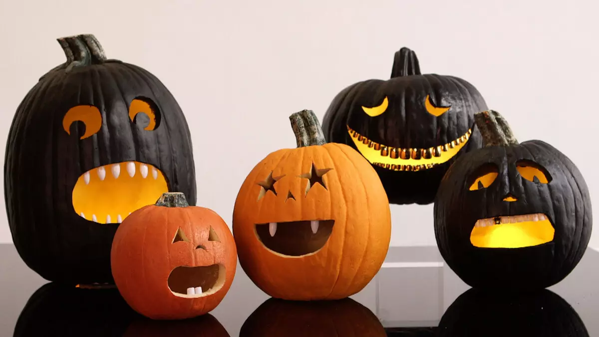 Pumpkin a Halloween (37 fotók): Mi a szimbólum a sütőtök? A legenda arról, hogy miért kezdte szimbolizálni a halloween. Hogyan vágja le? 26014_26