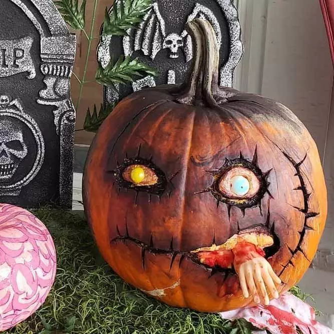 Pumpkin en Halloween (37 fotos): Cal é o símbolo da cabaza? A lenda sobre por que a cabaza comezou a simbolizar a Halloween. Como está cortado? 26014_31