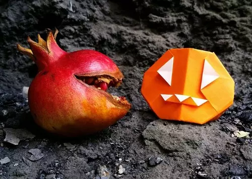 Origami ar Oíche Shamhna: Conas iad a dhéanamh ó pháipéar A4 Céimeanna? Taibhsí agus damháin alla scary, scéimeanna solais chun pumpkins a chruthú do thosaitheoirí, ceardaíocht eile 26015_11