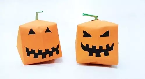 Origami sur Halloween: Comment les faire des étapes du papier A4? Fantômes et araignées effrayantes, Schémas légers pour créer des citrouilles pour débutants, autres métiers 26015_8