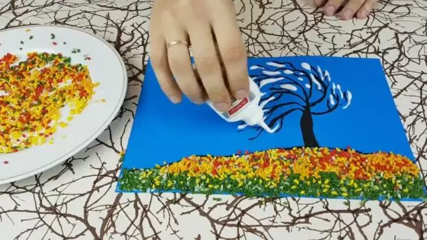 Artesanía de arroz: como pintar o arroz para o artesanía Gouache? Aplicar con trigo sarraceno, opcións sobre o tema 
