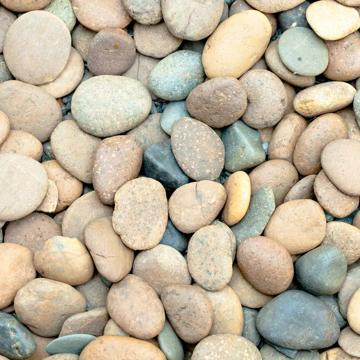 Вироби з каменів (56 фото): як зробити своїми руками з морських камінців і для дітей в школу? Дитячі вироби з гальки, варіанти для саду та городу 26037_13