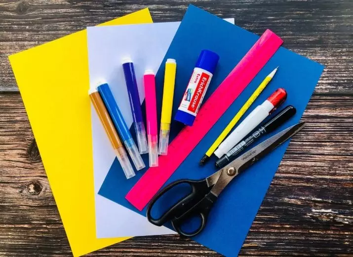 Öğretmenlerin Günü için Kağıttan El Sanatları: Karton ve renkli kağıtların kendi ellerinizle nasıl yapılır? Hafif buketler için öğretmen, diğer basit fikirler 26072_27