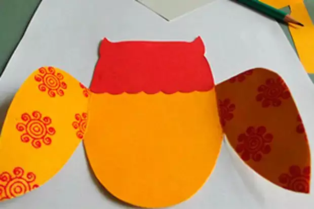 교사의 날 용지에서의 공예품 : 골판지와 착색 된 종이를 자신의 손으로 만드는 방법? 교사, 다른 간단한 아이디어를위한 가벼운 꽃다발 26072_33