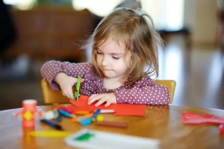 Obrt za djecu 5 godina: Kako napraviti svoje ruke iz soli tijesto kod kuće? Svjetlosna obrta, zanimljivo modeliranje. Jednostavne ideje za dječake i djevojčice 26096_7
