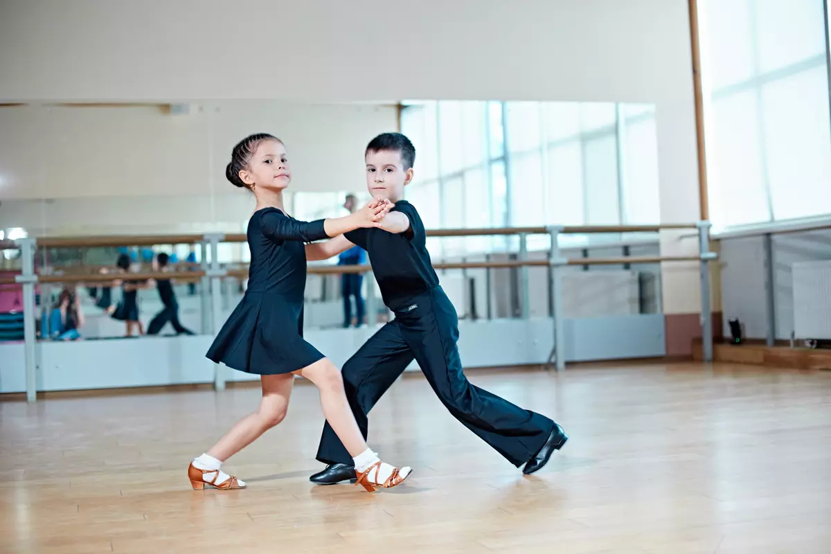 Ballroomdansskoene: Vroue se dansskoene en baba skoene vir sport- en ballroomdans, standaard. Gradering modelle en hul grootte 260_13