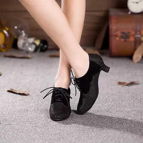 Бални танцови обувки: женски танцови обувки и бебешки обувки за спортни и бални танци, стандарт. Модели на рейтинг и техния размер 260_20