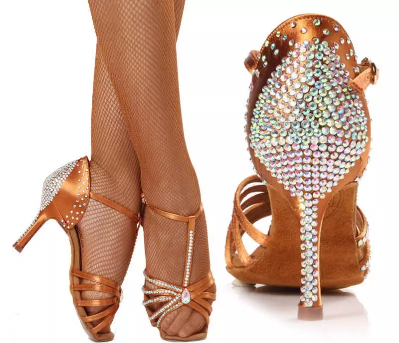 Ballroom Dance Shoes: Virinaj dancaj ŝuoj kaj bebaj ŝuoj por sportoj kaj salono dancado, normo. Taksaj modeloj kaj ilia grandeco 260_3