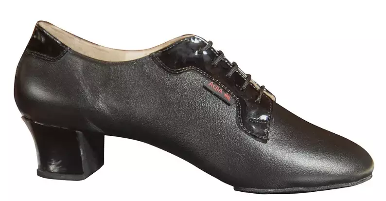 Pantofi de dans de bal: pantofi de dans pentru femei și pantofi pentru copii pentru dansuri sportive și de bal, standard. Modele de evaluare și dimensiunea acestora 260_30