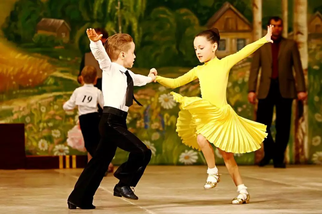 Туфлі для бальних танців: жіноча танцювальне взуття і дитячі туфлі для спортивно-бальних танців, стандарт. Рейтингові моделі і їх розміри 260_49