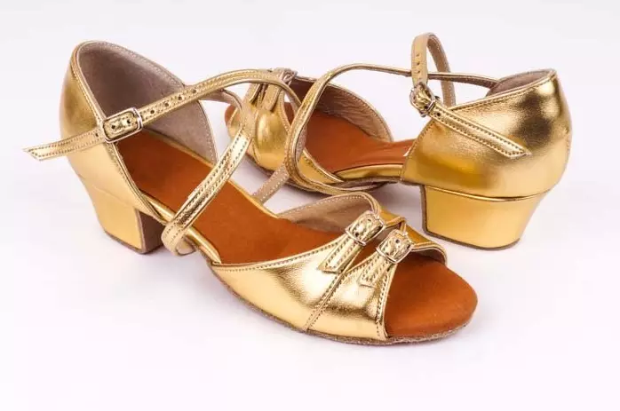 Ballroom Dance Shoes: Droans-dûnsschoenen en babyschoenen foar sport- en ballroom-dûnsjen, standert. Wurdearringsmodellen en har grutte 260_51