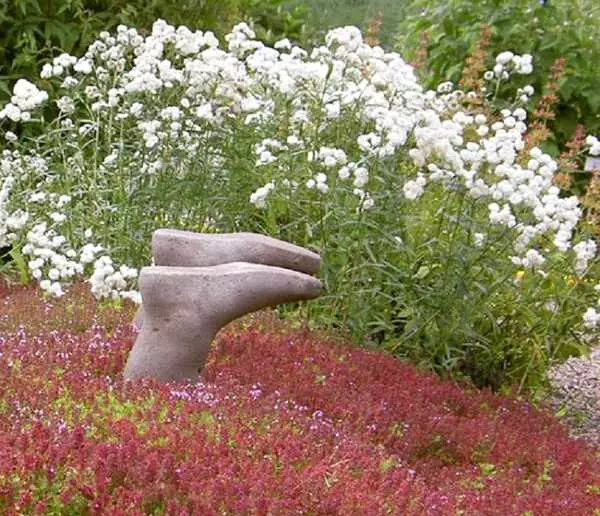 Цемент и конкретни занаети (64 фотографии): Занаети за градинарски градини со свои раце чекор по чекор, најинтересните идеи. Што да направите од цемент и партали? 26113_64