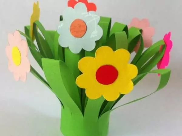 Spring Crafts: Wat te doen op lenteonderwerp naar school en kleuterschool doet het zelf? Lichtboeketten en ambachten van natuurlijke materialen 26114_24