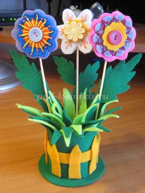 Spring Crafts: Wat te doen op lenteonderwerp naar school en kleuterschool doet het zelf? Lichtboeketten en ambachten van natuurlijke materialen 26114_37