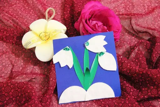 Spring crafts: Ano ang gagawin sa paksa ng tagsibol sa paaralan at kindergarten gawin ito sa iyong sarili? Banayad na mga bouquet at crafts mula sa natural na materyales 26114_4