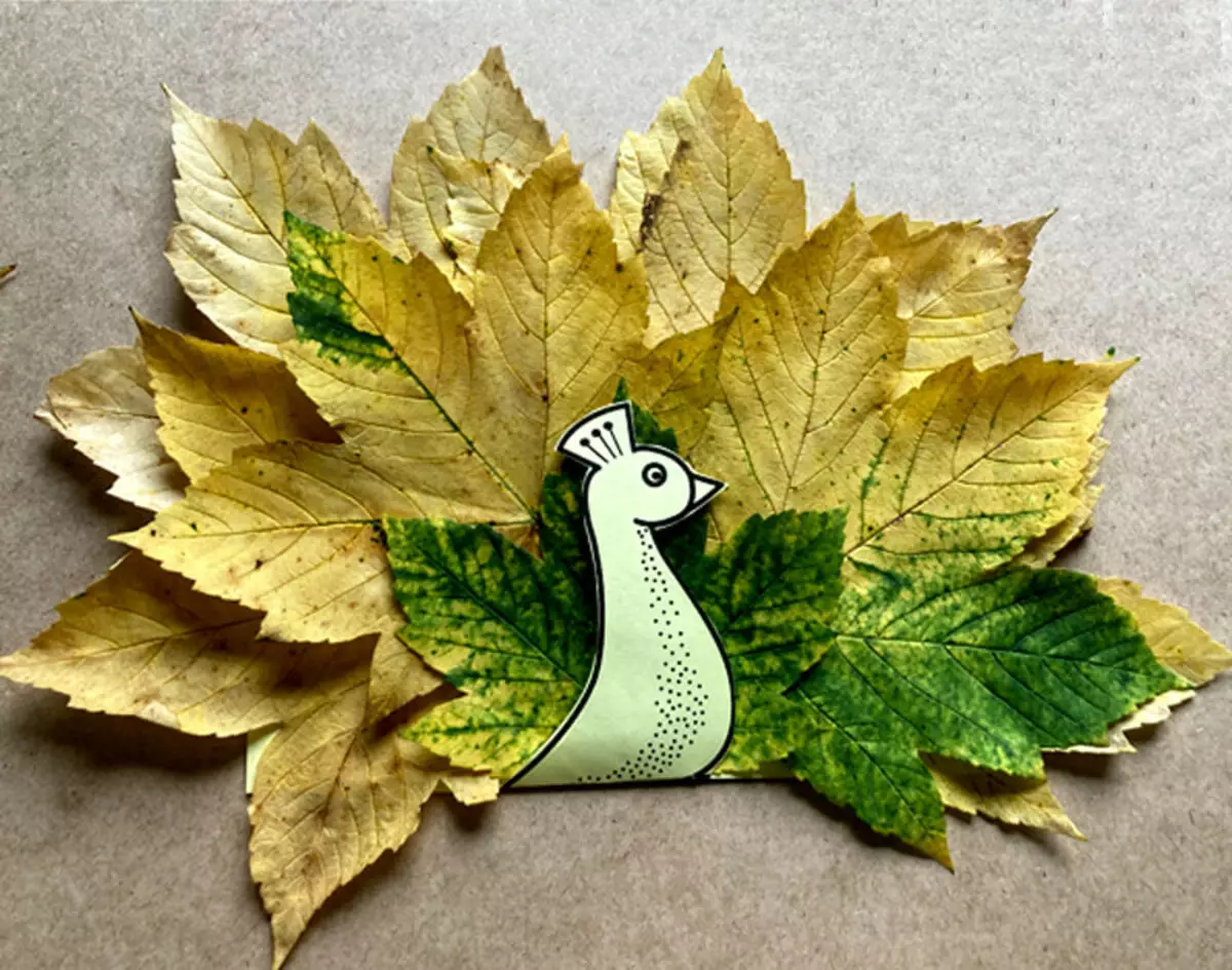 Maple'den El Sanatları (119 fotoğraf): Çocuklar, aslan ve güller, tırtıl ve anaokulunda ve okuldaki diğer el sanatları için sonbahar konusu üzerine el sanatları ile el sanatları. Taze yaprakları nasıl kurtarır? 26115_60