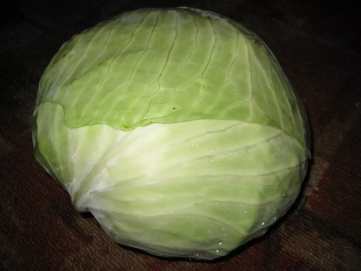Cabbage Crafts: Hoe kinne jo it sels meitsje yn beukerskoalle foar de hjerstfakânsje? Autumnhuorren by de tentoanstelling nei skoalle. Watches en Smesharik, hûn en Kolobok, oare ambachten 26136_41