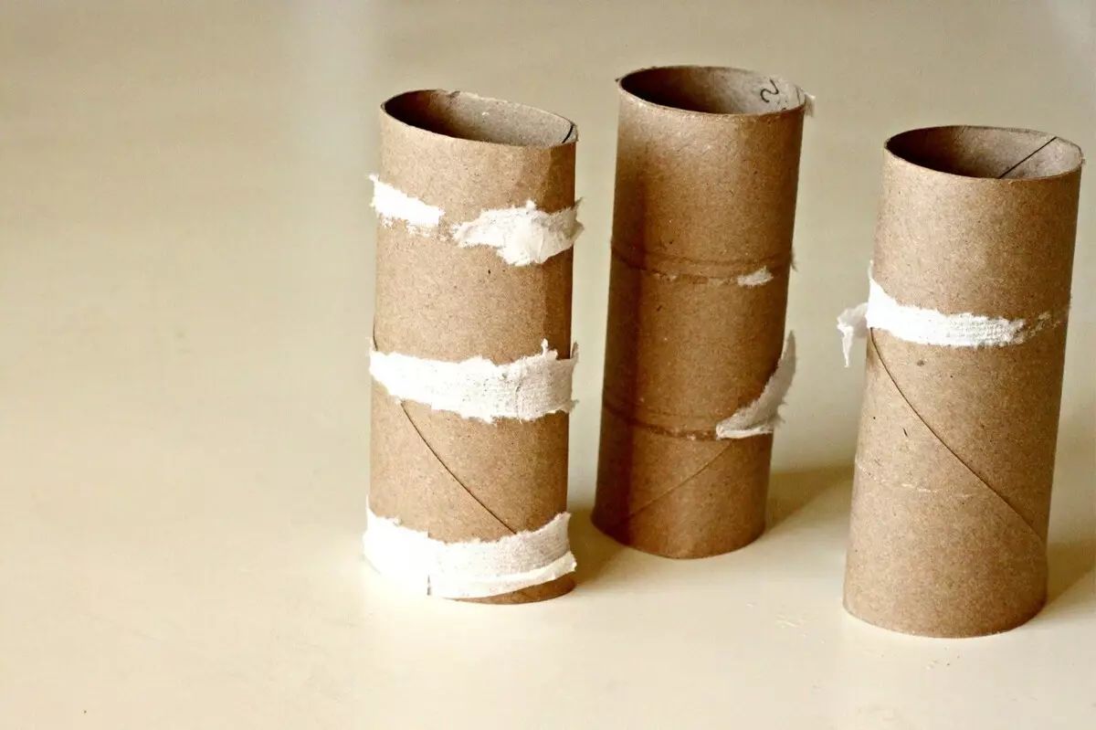 Binoculars dels arbustos: com fer artesanies de les mànigues de paper higiènic el 23 de febrer amb les seves pròpies mans amb els nens pas a pas per a la classe mestra? 26154_6