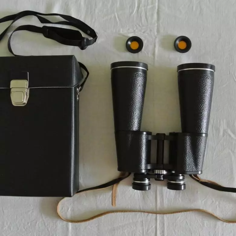 Binoculars ya USSR: mifano bora ya Soviet 6 kwa 30 na 7x50, 8x30 na 20x60, maelezo ya jumla ya binoculars nyingine yenye nguvu na miaka ya kutolewa, unyanyapaa juu ya mifano ya kawaida 26161_12