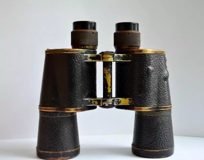 Binoculars ya USSR: mifano bora ya Soviet 6 kwa 30 na 7x50, 8x30 na 20x60, maelezo ya jumla ya binoculars nyingine yenye nguvu na miaka ya kutolewa, unyanyapaa juu ya mifano ya kawaida 26161_16