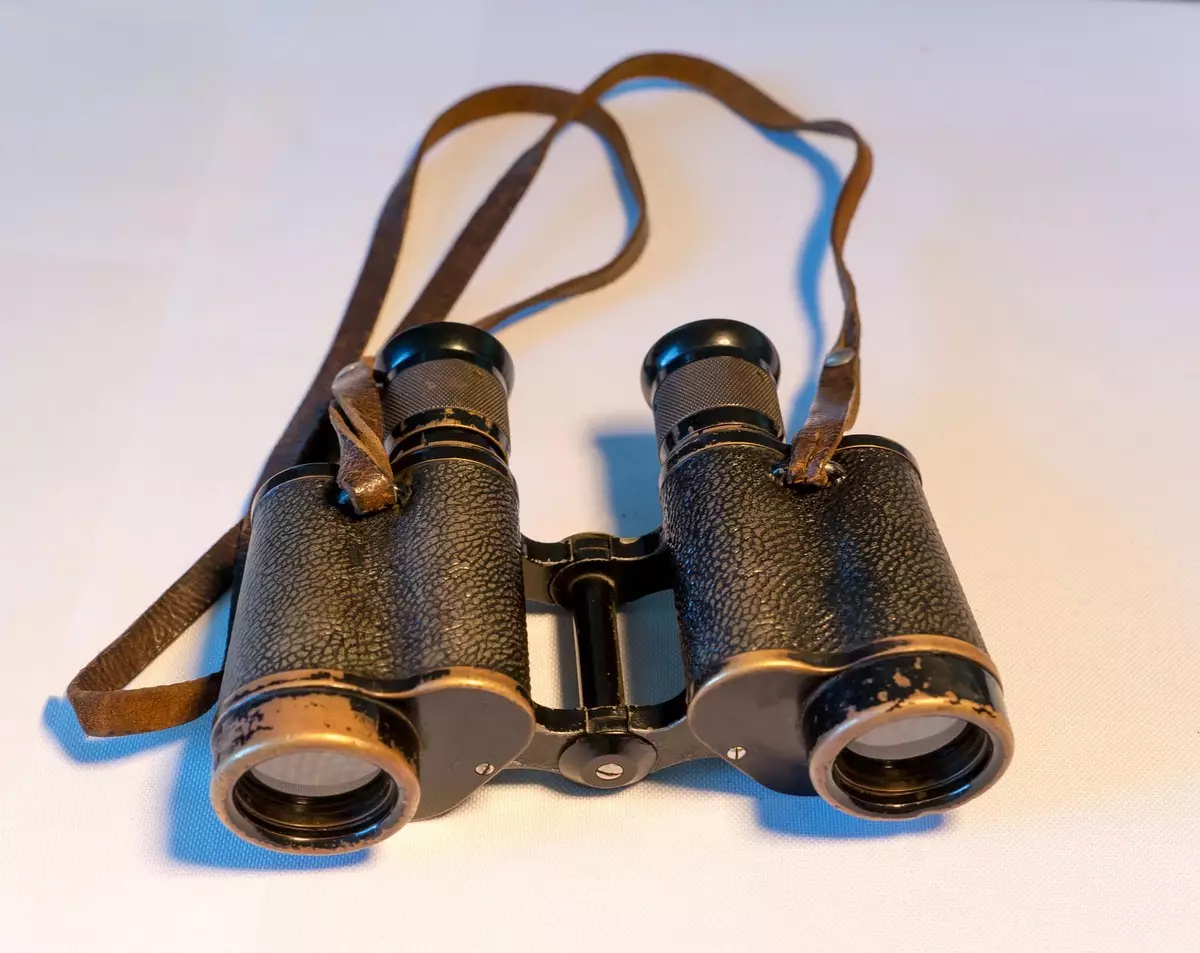 Binoculars ee USSR: Moodooyinka Soofiyeeti ee ugu fiican 6 ilaa 7x50, 8x30 iyo 20x60, dulmar guud oo ku saabsan binoculars kale oo xoog badan iyo sannado badan oo lagu sii daayo 26161_2