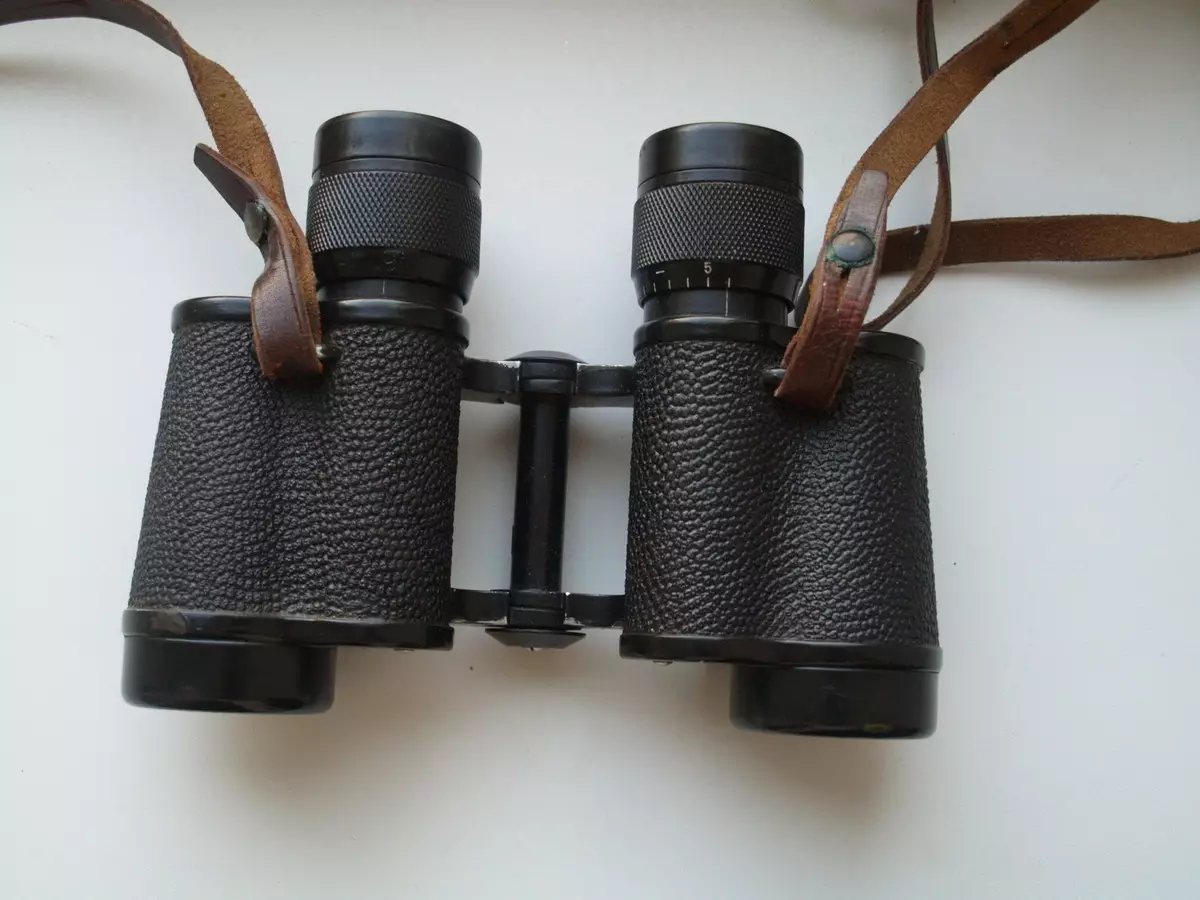 Binoculars ya USSR: mifano bora ya Soviet 6 kwa 30 na 7x50, 8x30 na 20x60, maelezo ya jumla ya binoculars nyingine yenye nguvu na miaka ya kutolewa, unyanyapaa juu ya mifano ya kawaida 26161_3