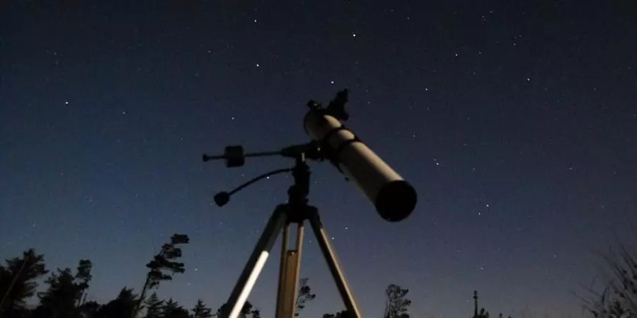 Was ist im Teleskop zu sehen? 27 Fotos werden das Sun-Teleskop im Heimteleskop gesehen? Was beobachten Sie in Amateur-Modellen mit einem 300-fachen Anstieg des Teleskops 100-mal? 26168_22