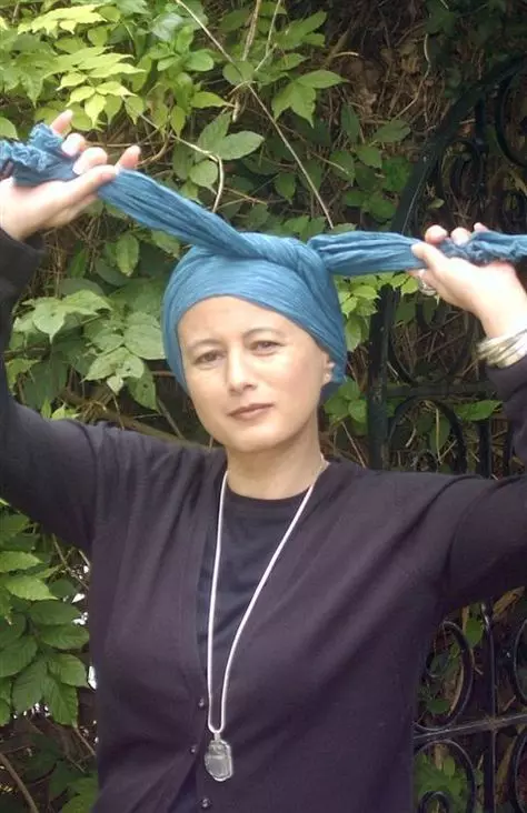 Como facer un chalm dun pano? 46 Foto Como amarrar unha bufanda en forma de turbante na cabeza coas túas propias mans? Réximes paso a paso para mulleres 2617_33