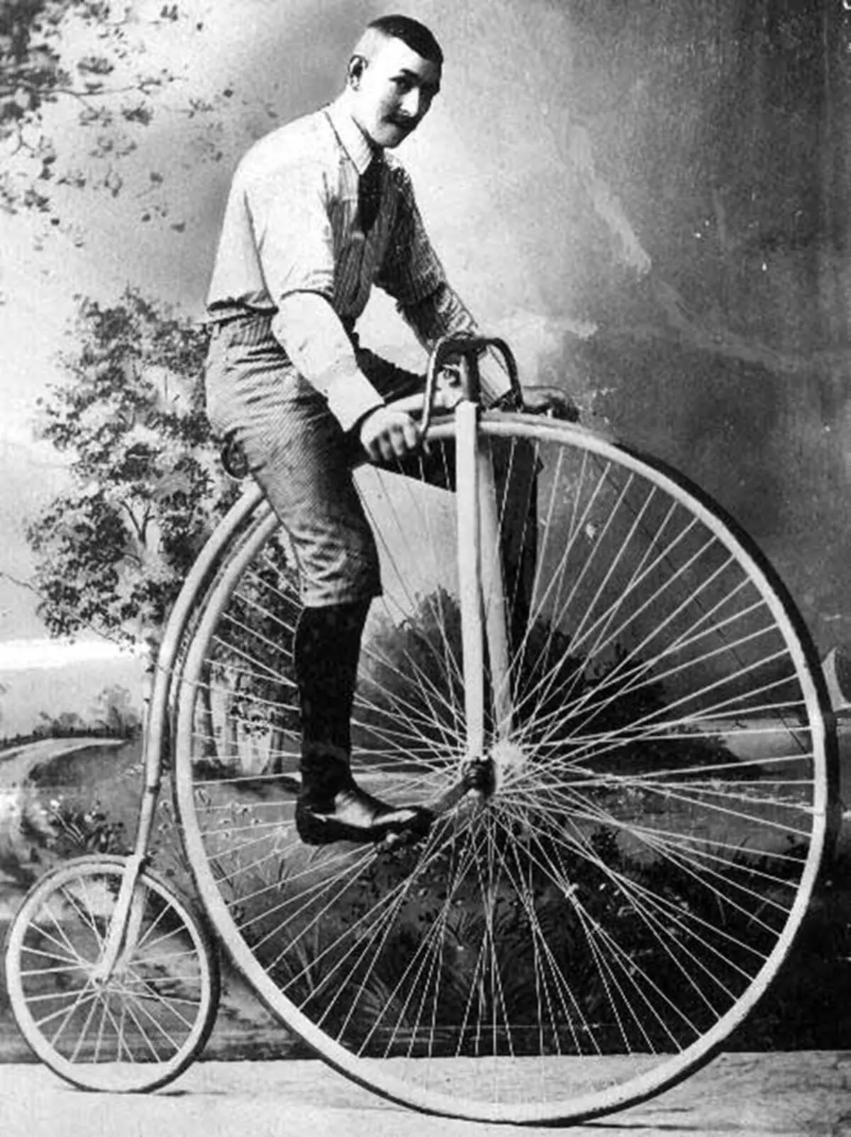 Monocycle: unicycle (ýeke-täk bike) ady näme? elektrik modelleri Umumy. Nädip münmezden öwrenmek üçin? 26188_6