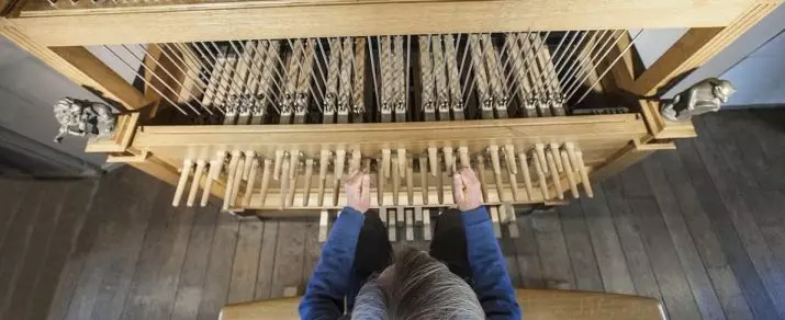 Carillon: Qalabka muusikada ee Peter iyo Paul Cathedral, carillons ee Kondopoga iyo Belgor, meelaha kale ee Russia 26198_13