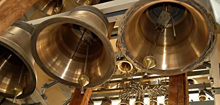 Carillon: Chida choimbira cha Peter ndi Paul Cathedral, camillion ku Kondopoga ndi ku Belgorod, m'malo ena ku Russia 26198_8