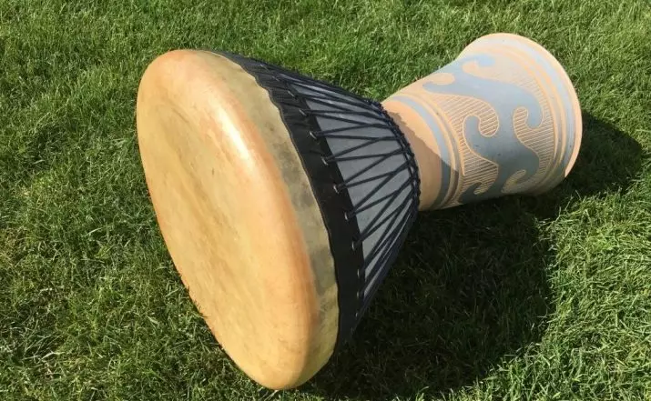 Darbuka (37 foto's): Hoeveel centimeters zijn hoogte? Trainingsspel op een schokmuziekinstrument, ritmes van de Arabische drum en muziek 26220_26