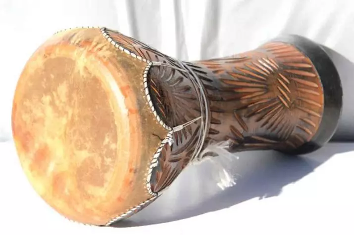 Darbuka (37 ảnh): Có bao nhiêu cm là chiều cao? Đào tạo trò chơi trên một nhạc cụ sốc, nhịp điệu của trống Ả Rập và âm nhạc 26220_3