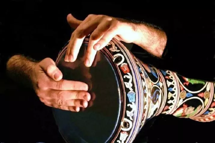 Darbuka (37 عکس): چند سانتی متر ارتفاع است؟ آموزش بازی بر روی یک ابزار موسیقی شوک، ریتم درام عرب و موسیقی 26220_34